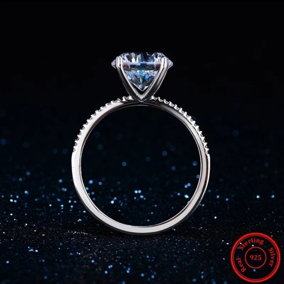 HOST PICK 👏👍New Gorgeous Solitaire Engagement Ring - Picture 5 of 5